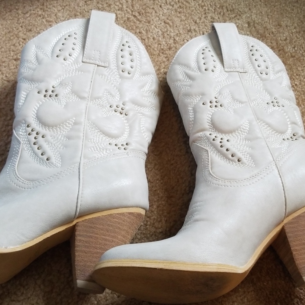 White cowgirl boots